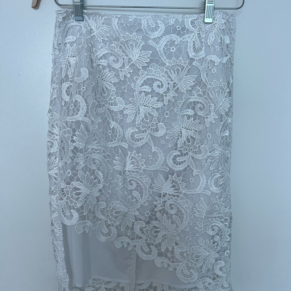 GUESS Los Angeles white patterned high low skirt. Never worn out. Size 10